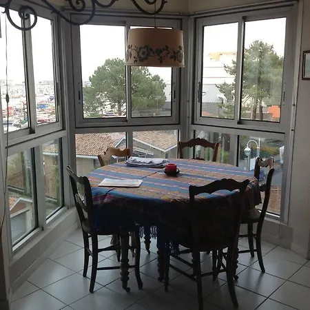 Vue Spectaculaire Sur Le Port D'arcachon *